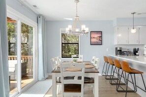 Dining - Ripple| Golf Cart · Private Beach · Outdoor Living (Emerald Isle)