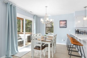 Dining - Ripple| Golf Cart · Private Beach · Outdoor Living (Emerald Isle)
