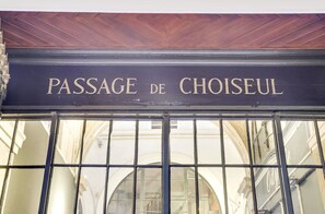 House | 1 bedroom - Historical Apartment in the Heart of Paris (Paris)