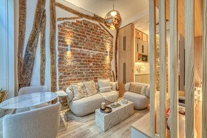 House | 1 bedroom - Historical Apartment in the Heart of Paris (Paris)