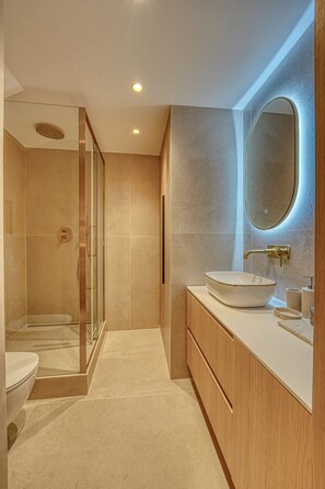House | 1 bedroom - Historical Apartment in the Heart of Paris (Paris)