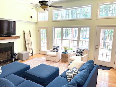 Camp Chesapeake 6 bedroom Private Waterfront - Dock, Hot Tub, Family Friendly