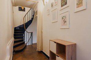 House | 3 bedrooms, Internet - Characterful Apartment 6P Grand Boulevard (Paris)