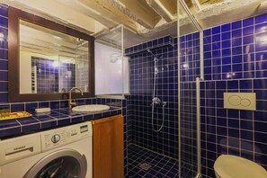 House | 3 bedrooms, desk, Internet - Characterful Apartment 6P Grand Boulevard (Paris)
