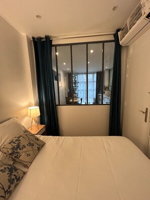 Apartment - Flat Near Notre Dame 4 pax AC (Paris)