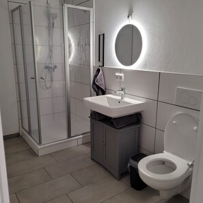Douche, serviettes fournies