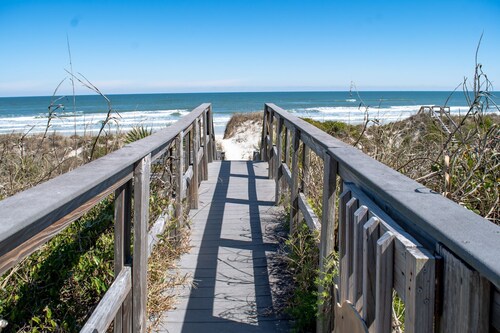 Private Beach Front: Rustic Dune Retreat