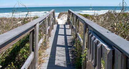 Private Beach Front: Rustic Dune Retreat