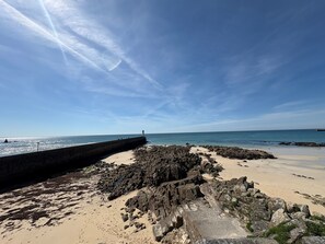 Unclassified image, 5 of 43, button - Holiday Villa “Aloha Breizh”: Sea View, Private Terrace, Wi-Fi, Hot Tub (Plouhinec)