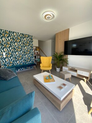 Unclassified image, 2 of 43, button - Holiday Villa “Aloha Breizh”: Sea View, Private Terrace, Wi-Fi, Hot Tub (Plouhinec)