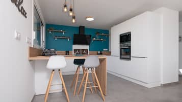 冰箱、微波炉、烤箱、炉灶