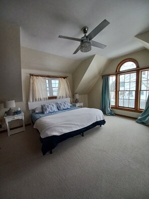 3 soverom, skrivebord, wi-fi og sengetøy