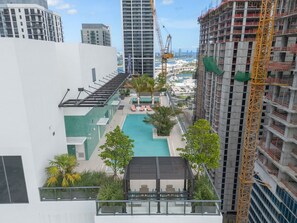 Pool - Crosby Premier Studio with Rooftop Pool & Balcony (Miami)