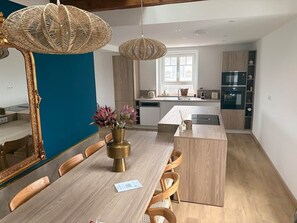 Fridge, microwave, oven, stovetop - La Maison des Maraichers - The city in the country (Colmar)
