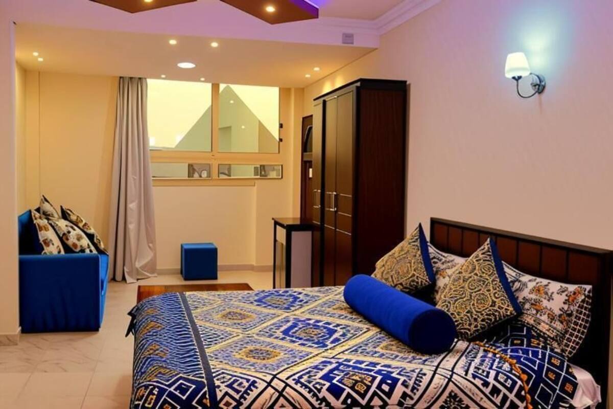 خزنة داخل الغرفة وتجهيزات عازلة للصوت وواي فاي مجانًا