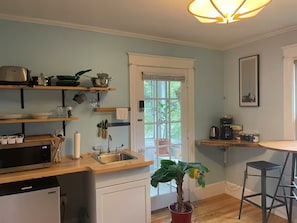 Kaffetrakter/tekoker, kjøleskap, mikrobølgeovn og vannkoker
