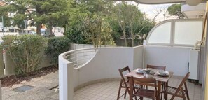 Terrace/patio - Holiday Home in Grado Close to the Beach (Grado)