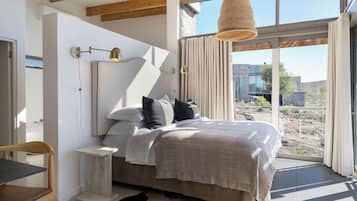 Executive Suite, Hot Tub