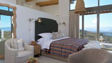 Luxury Suite, Hot Tub | Premium bedding, free WiFi, bed sheets