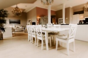 Luxury Penthouse, Balcony, Lake View | Dining room