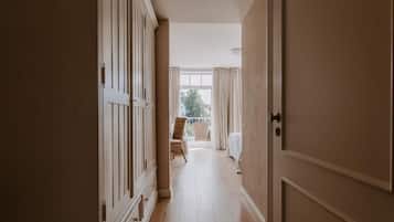 Quarto casal standard | Roupas de cama antialérgicas, Wi-Fi de cortesia, roupa de cama