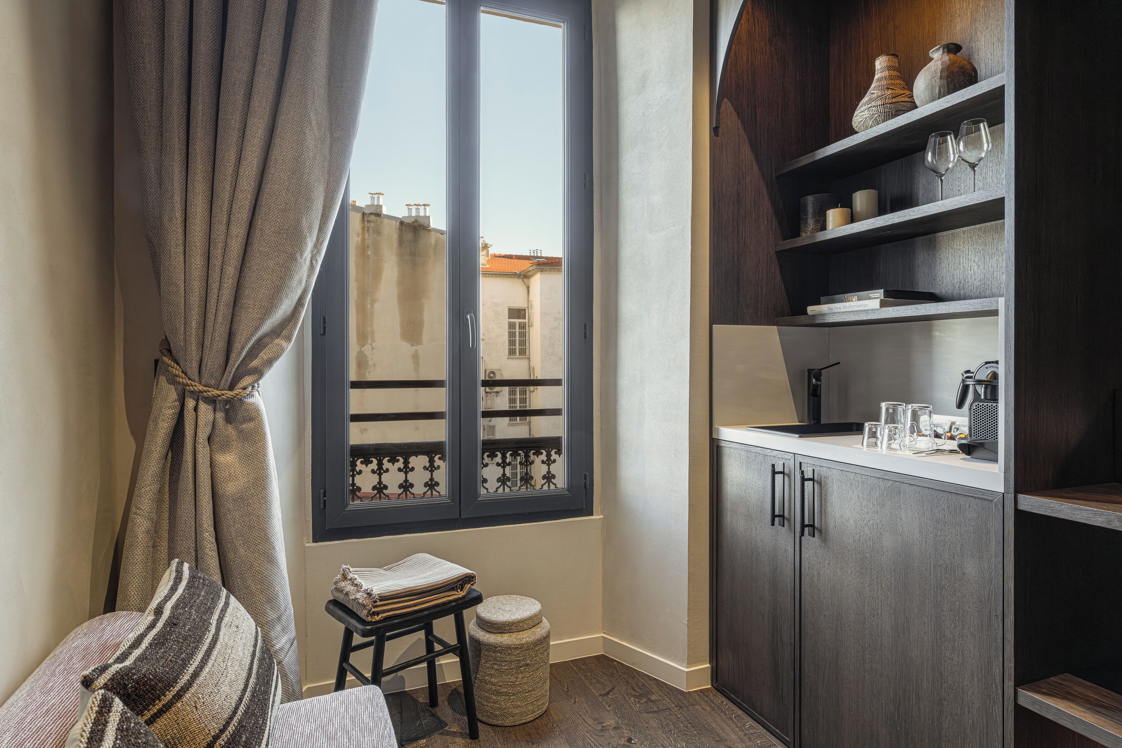 Deluxe Double Room, Balcony | Interior