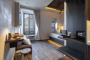 Coffres-forts dans les chambres, rideaux occultants
