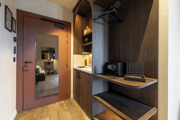 King Size Room with Balcony | Interior