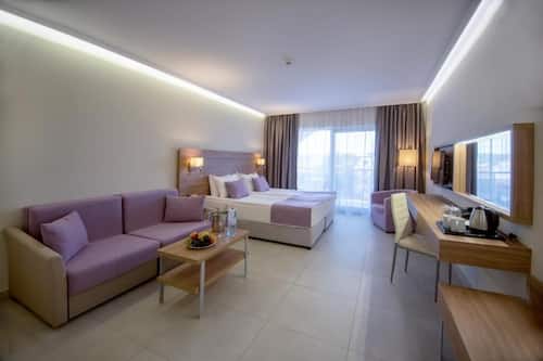 Superior Twin Room, Balcony | In-room safe, desk, soundproofing, free cribs/infant beds