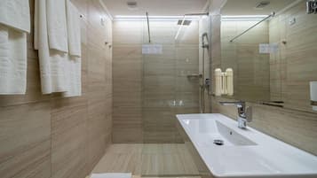 Chambre Confort Double ou avec lits jumeaux, balcon