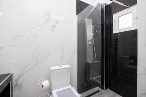 Douche, sèche-cheveux