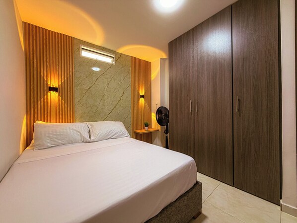 Blackout drapes, iron/ironing board - hermoso apartasuite super ubicación (Cartago)