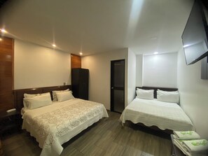 Family Quadruple Room | Free WiFi - Hotel Yolima Real (Bogotá)