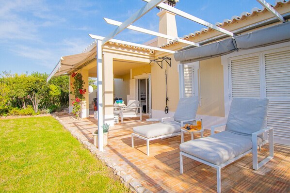 Terrace/patio - Vivenda Liberdade, fabulous 3 bedroom villa in tranquil setting (Carvoeiro)