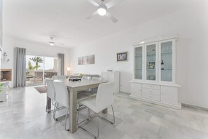 Dining - Apartment '203 Arruzafa Sea View' with Sea View, Wi-Fi and Air Conditioning (Las Lagunas de Mijas)