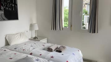 3 bedrooms, iron/ironing board, WiFi, bed sheets