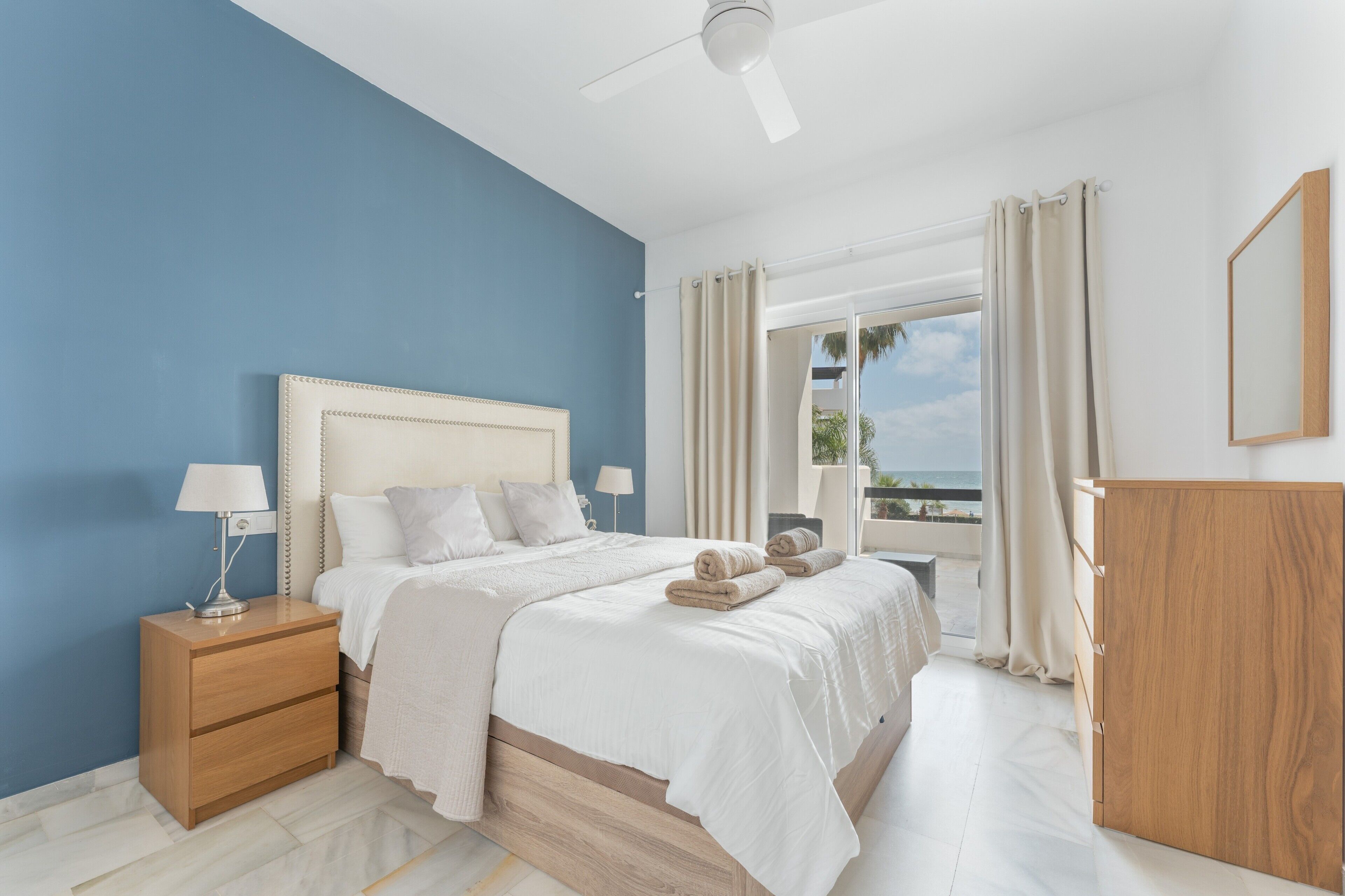 3 slaapkamers, een strijkplank/strijkijzer, wifi, beddengoed