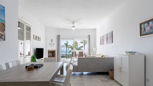 TV - Apartment '203 Arruzafa Sea View' with Sea View, Wi-Fi and Air Conditioning (Las Lagunas de Mijas)