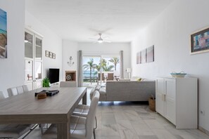 TV - Apartment '203 Arruzafa Sea View' with Sea View, Wi-Fi and Air Conditioning (Las Lagunas de Mijas)