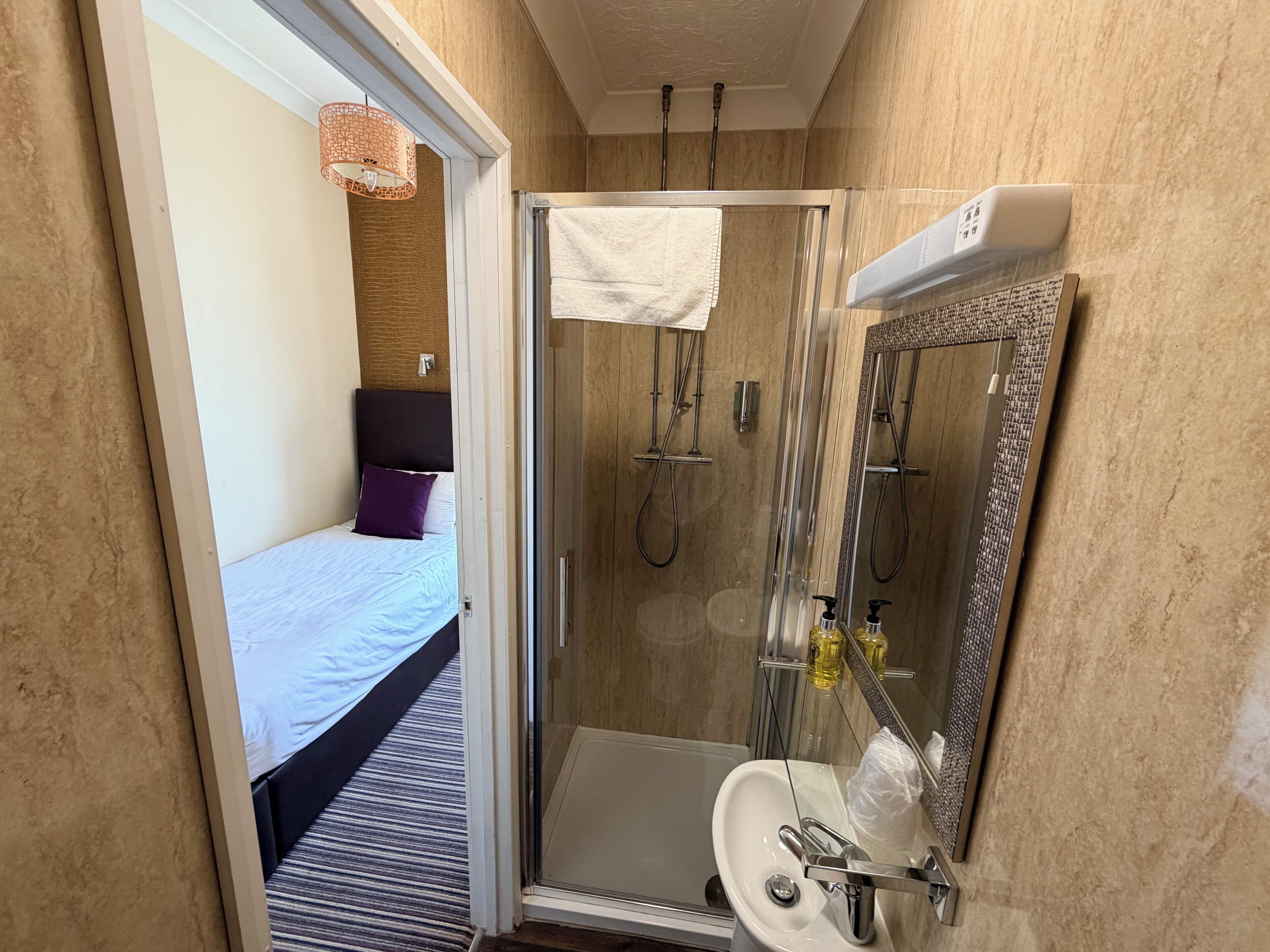 Standard Single Room | Bathroom | Hair dryer, towels, soap, shampoo