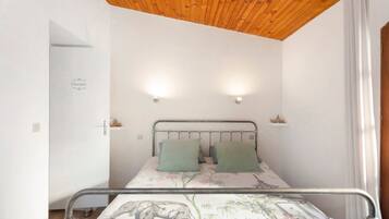 4 chambres, fer et planche à repasser, draps fournis