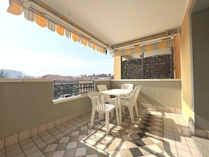 Balcony - Cozy Holiday Escape Apartment With City View (Grado)