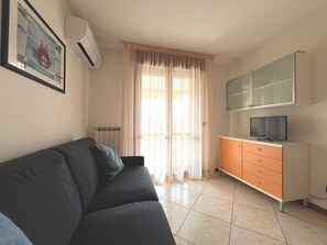 Apartment, 1 Schlafzimmer, Terrasse, Stadtblick | Wohnzimmer