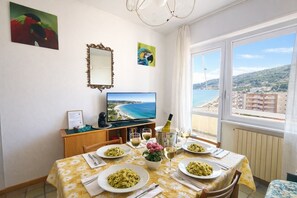 Unclassified image, 5 of 23, button - Fronte mare con terrazza per Tramonti top (Marina di Andora)