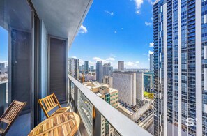 Property grounds - Cozy and Spacious Studio in 501 First | Pool & Gym (Miami)