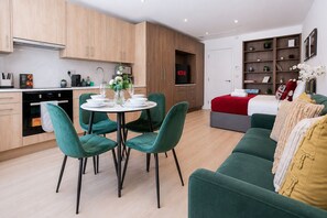 Interior - Furnished Studio Apt near Regent's Park + AC/Lift (London)