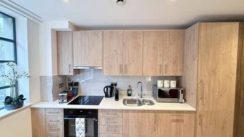 Fridge, stovetop, dishwasher, coffee/tea maker