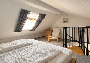 1 bedroom, travel cot, free WiFi - Vacation apartment Deichbrise within walking distance of the beach and harbor (Wurster Nordseeküste)
