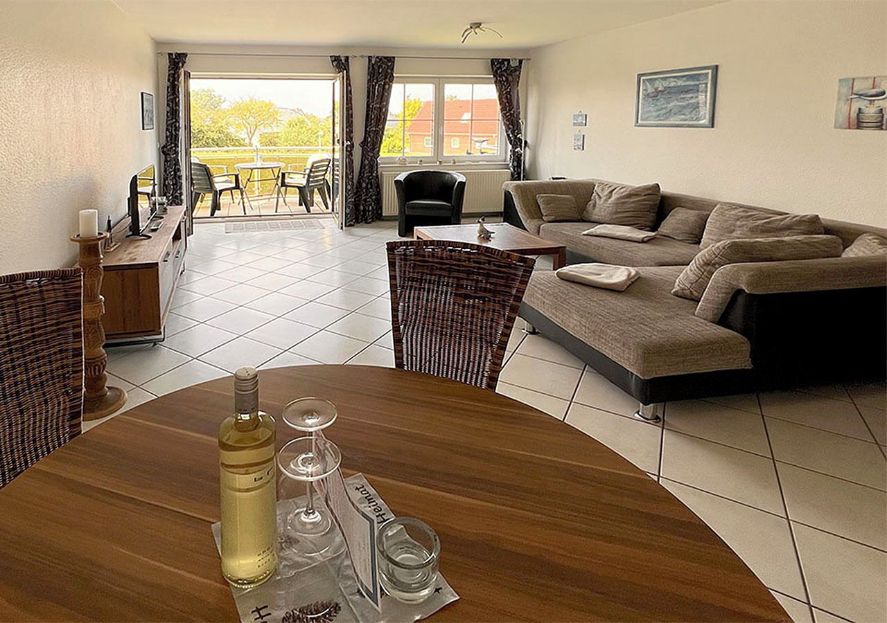 Smart TV, books, stereo