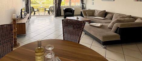 Smart TV, books, stereo